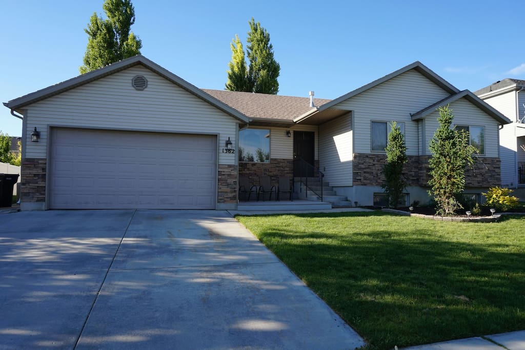 Front of the house. Parking on the street or left side, in front of the walkout basement area.