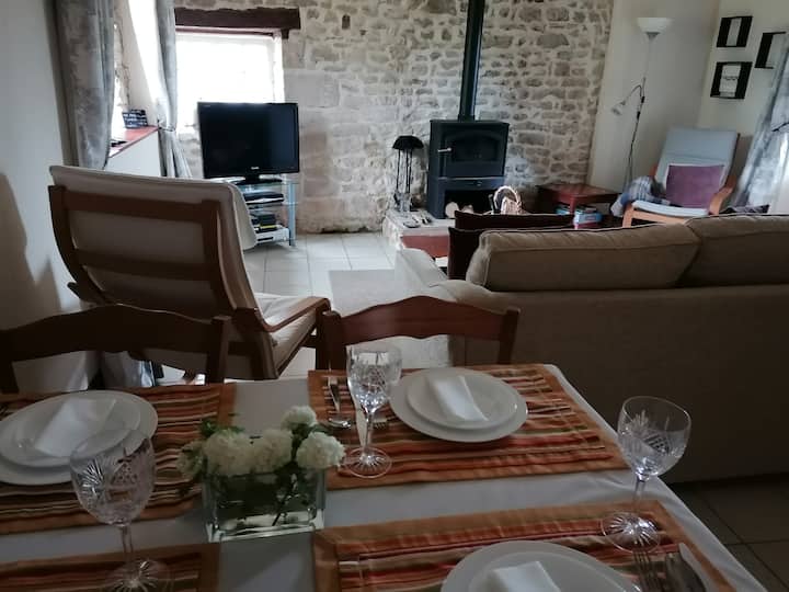 Maison Du Cwtch, Charming, Tranquil 2 Bed Cottage. - Saint-Claud