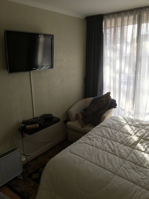 Con televisor y WiFi