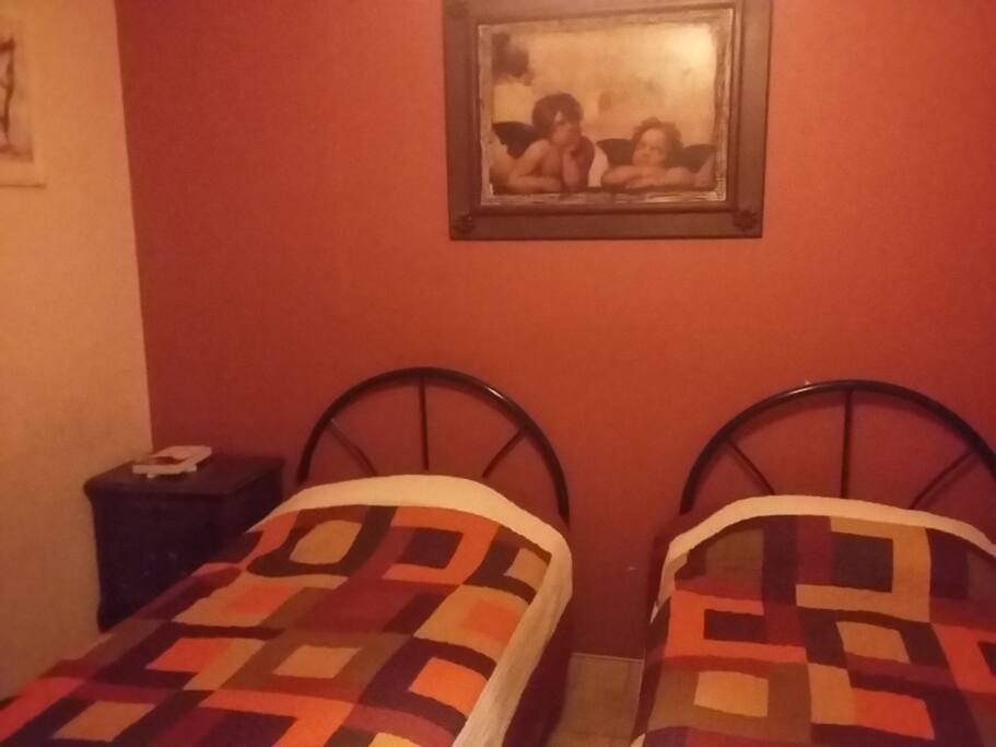 Bedroom 2 beds, TV Cable, WiFi, closet, window