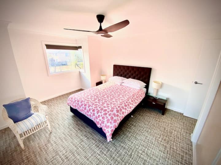 楼上标准双人床卧室