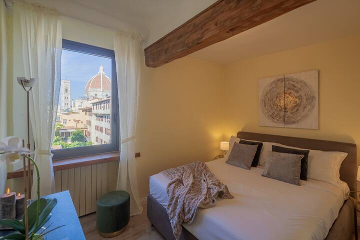Albizi 6 Duomo Views – 2 Bedroom 2 Bathroom gallery image 4