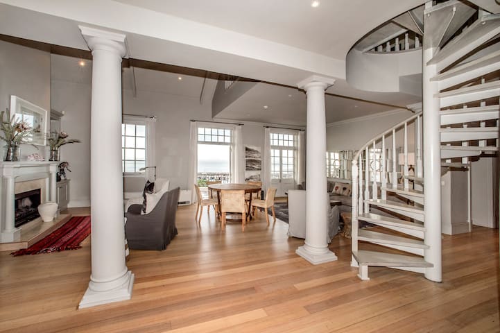 Penthouse at the Majestic, roof terrace/sea views gallery image 3