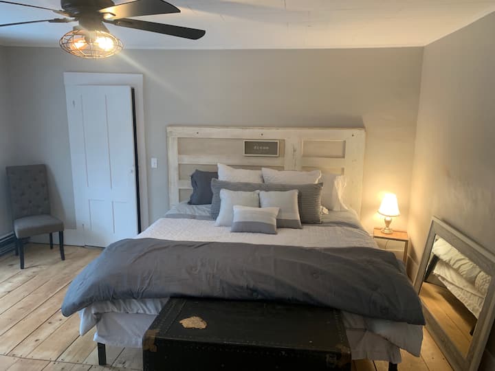 The Master: This room has a ceiling fan, one large walk-in closet for guests and a king size bed.  The 42" flat-screen TV with Amazon Fire Stick for streaming your favorite apps. 