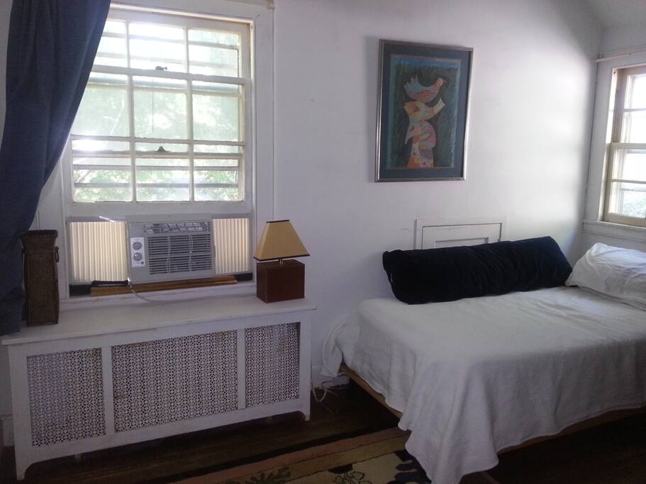 Single bed, air conditioner