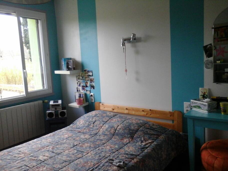chambre lumineuse, située plein sud