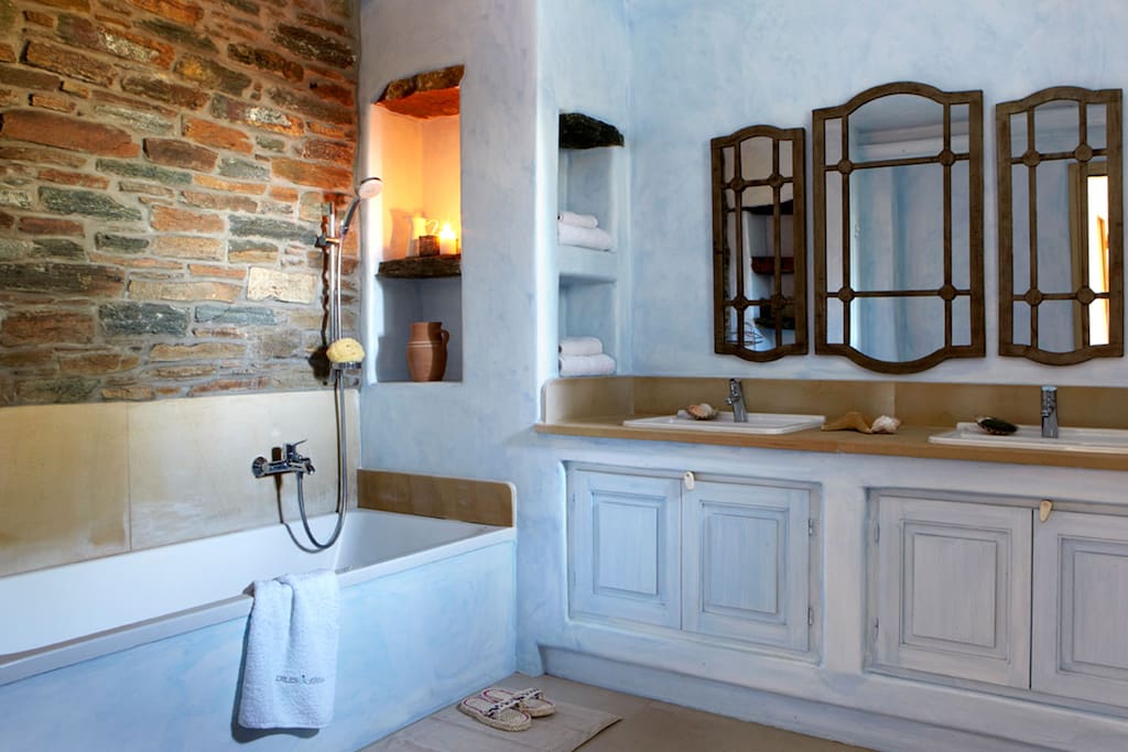 Bathroom | Diles & Rinies Estate | Villas in Tinos