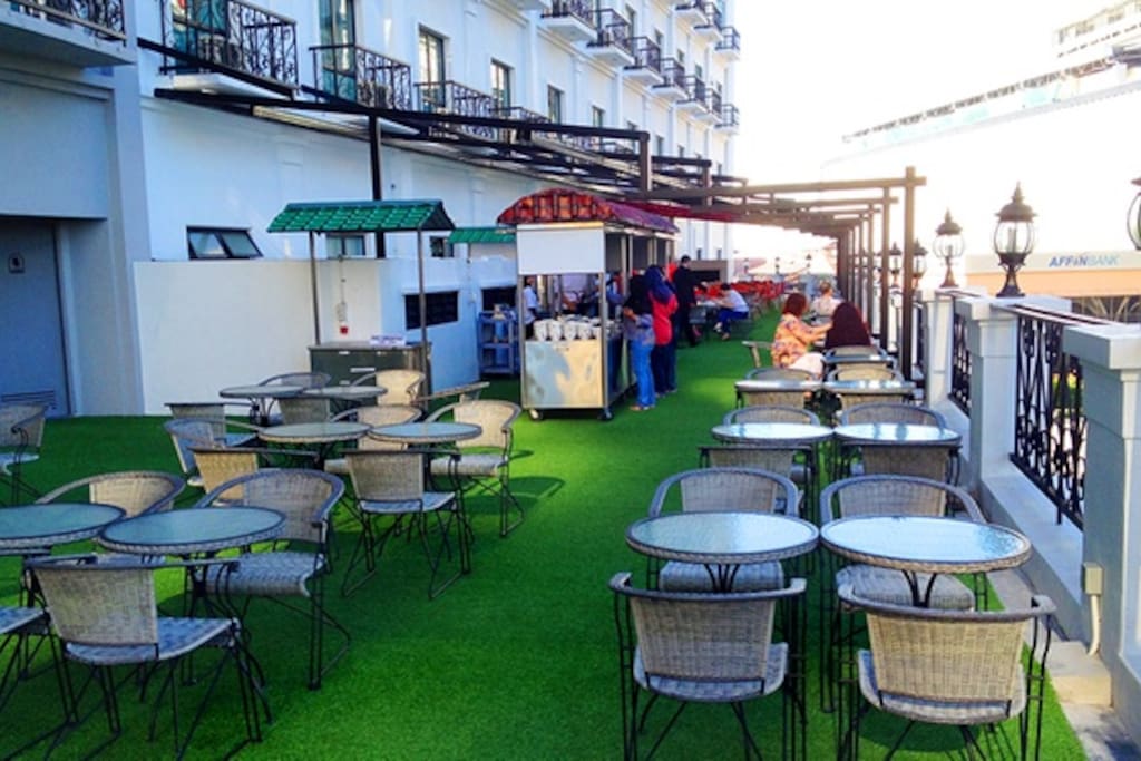 Outdoor restaurant