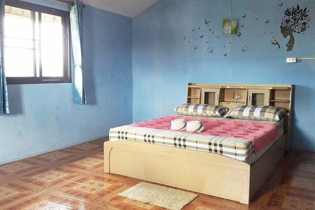 1 double bed
Fan room features shared bathroom facilities.
This room cannot accommodate any extra bed.
Please be informed that this room type is located on the 5th floor and is only accessible via stairs.