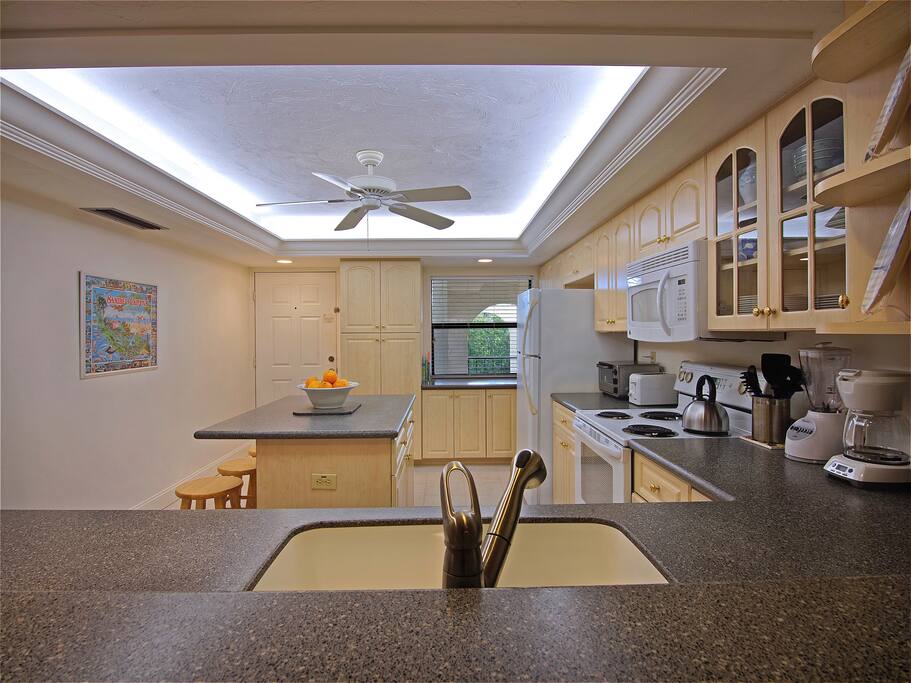 Corian counters, Service for 12 people because nobody likes to wash dishes often on vacation. Kids friendly plastic ware too. We have lots of platters and bowl for easy prep.