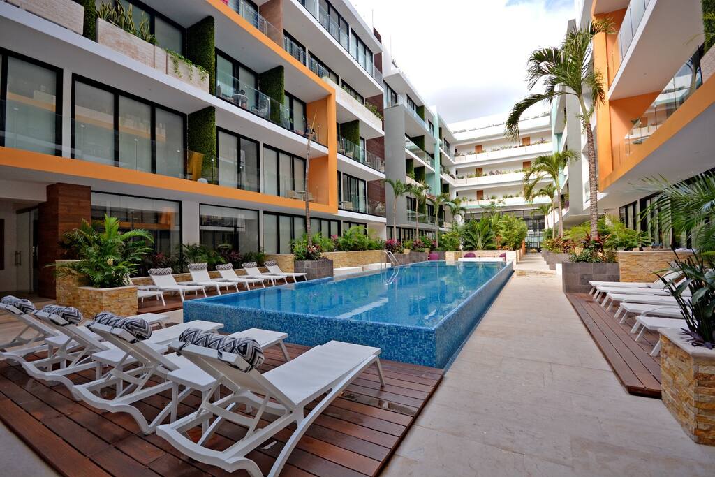 Swimming pool