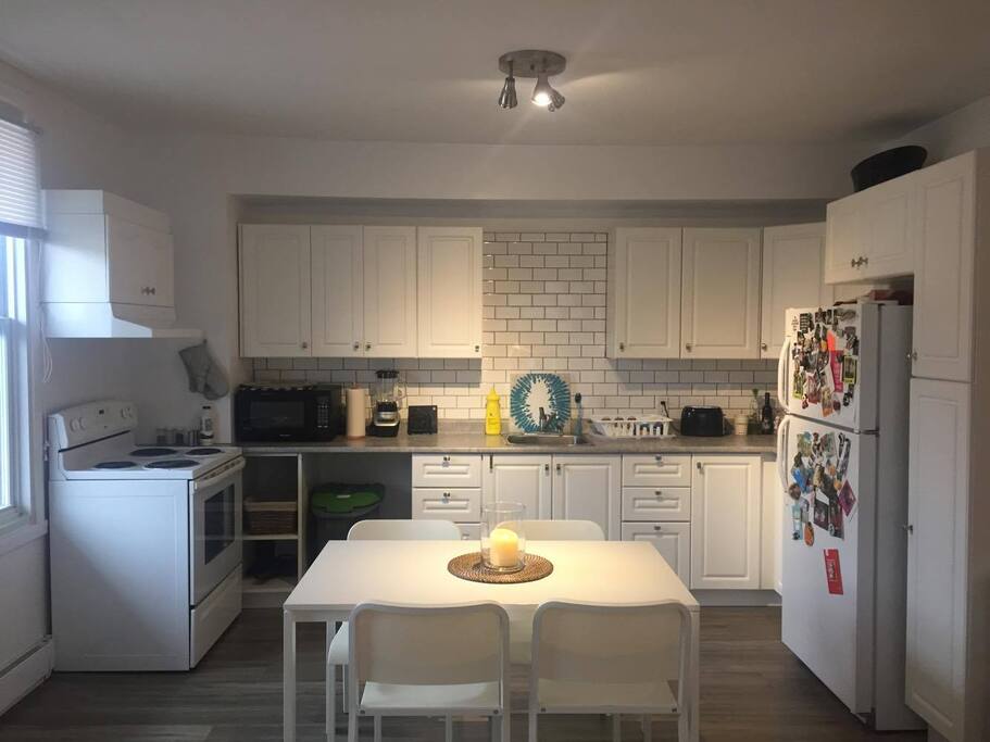 big kitchen with a lot of light and every tool necessary to cook a nice dinner