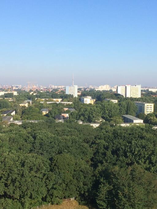 Blick auf Fernsehturm vom Gemeinschaftsbalkon