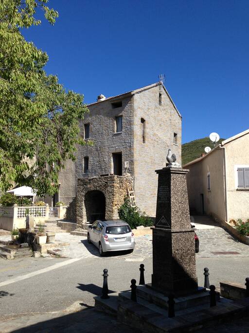 la maison au centre village, parking facile