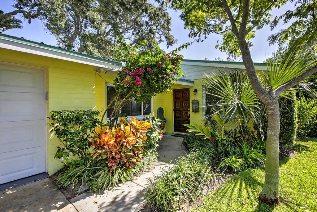 This home offers accommodations for 6 - great for family and friends!