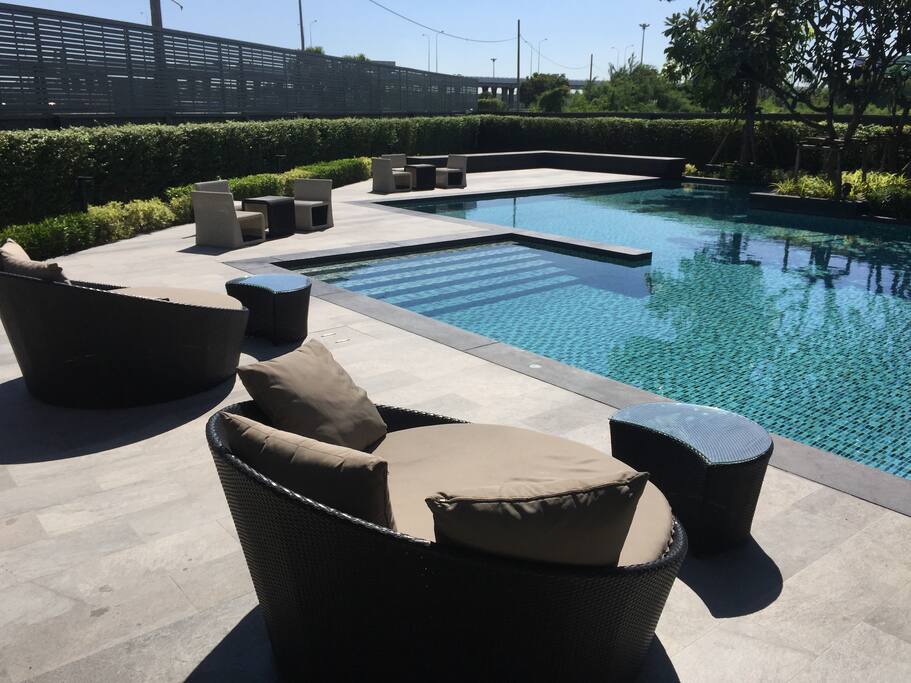 Relax poolside