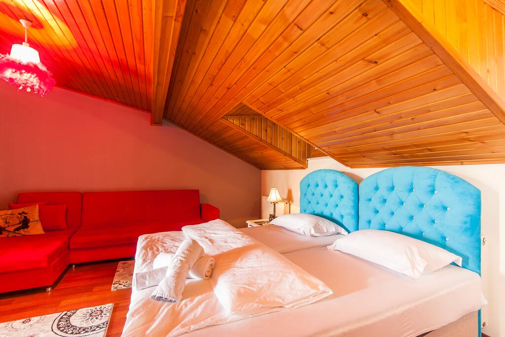 Cozy Living Room,Double bed