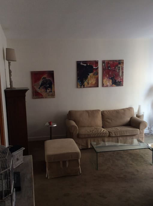 salon lumineux donnant sur rue calme