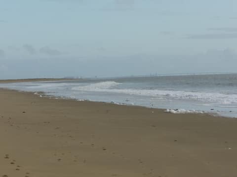 Top Airbnb: Studio/off-season night €40 ~ JULY/AUGUST per week €420 à La Faute Sur Mer