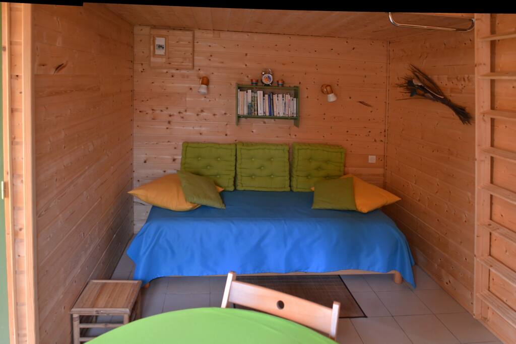 Le coin salon et couchage