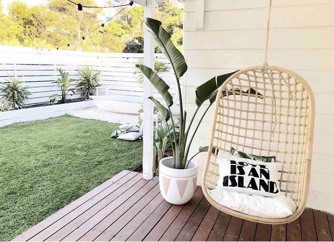 CABANA SANDS..COASTAL BOHO, 450m FROM THE BEACH