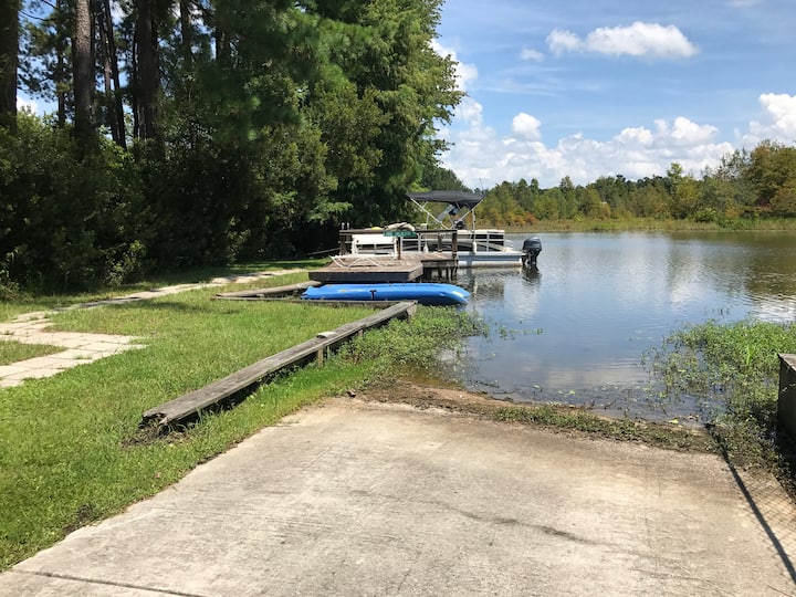 Lake House on the Water with Boat Ramp! Houses for Rent in Bonneau