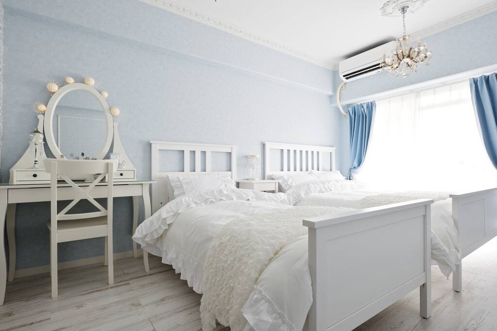 Mirror in gorgeous design 女明星專用化枱