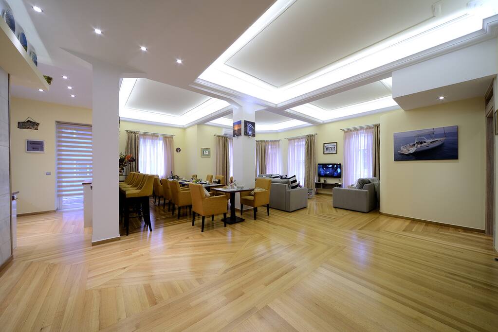 190 sq m high ceilings huge space led lighting