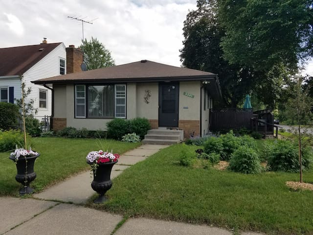 Cozy Space Near Light Rail In South Minneapolis