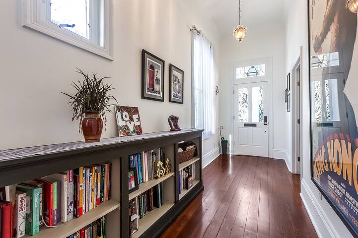 Great House – Great Location with Pool and Hot Tub gallery image 4