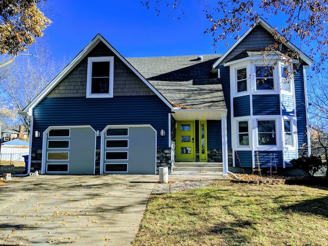 Vibrant Oasis in Suburbia