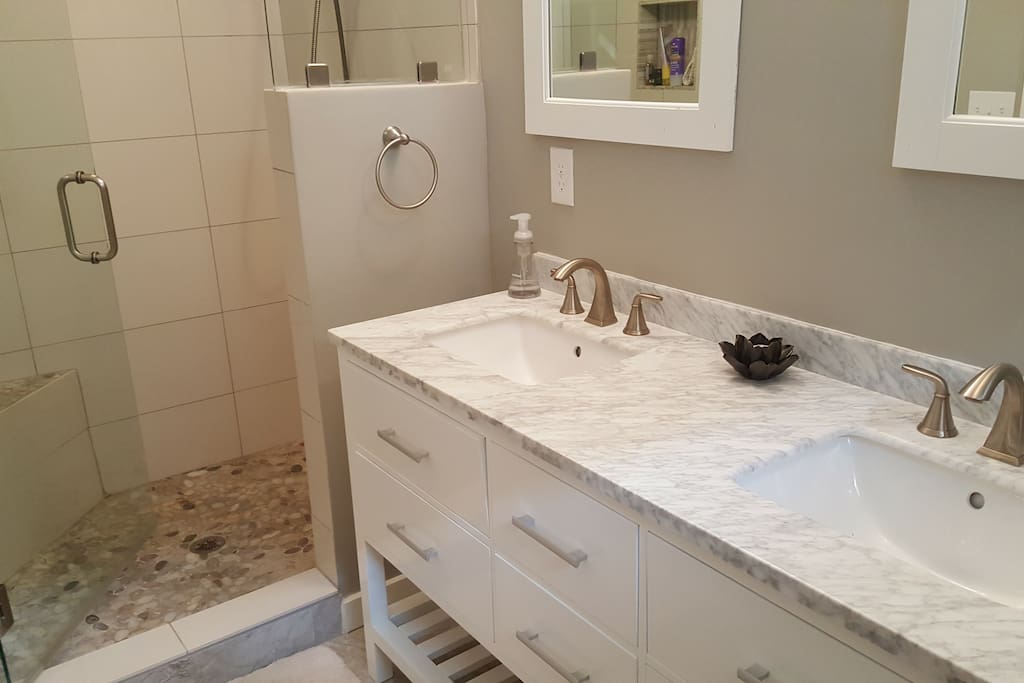 Master bathrom