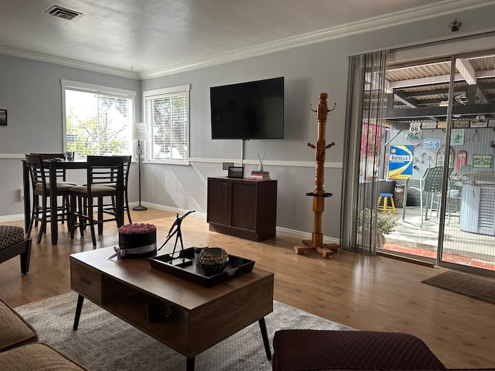 *Rock Cairns!*spa*2 Calking Beds*house W/ Driveway - San Diego, CA