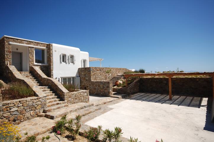 Iliada Luxurious Villa gallery image 3