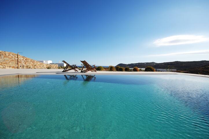 Iliada Luxurious Villa gallery image 2