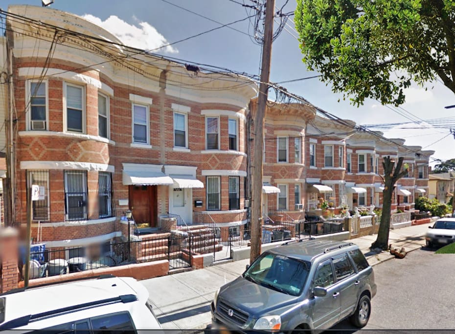 Prewar row house in a friendly neighborhood