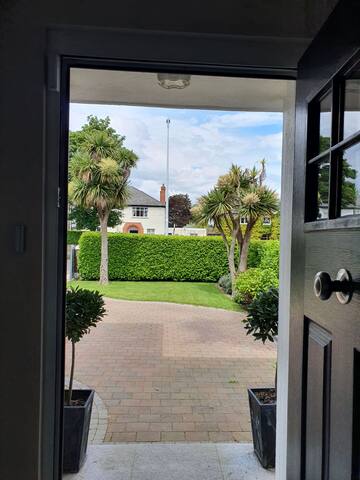 Blackrock near the sea large home and garden gallery image 2