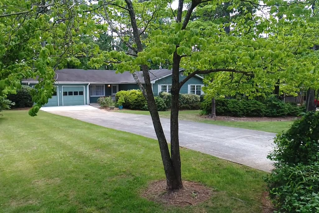 The Greendream Charming and Comfy. We provide all your vacation needs. You're a VIP!