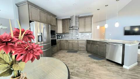 7BR-5bath-Near ScenicTrail/Easy Access to Downtown