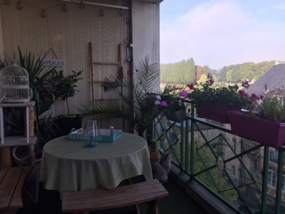 Terrasse pour les repas possible..