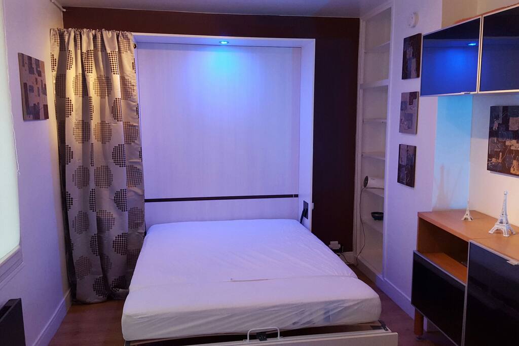 espace nuit confortable équipé d un veritable lit deux places et d dressing