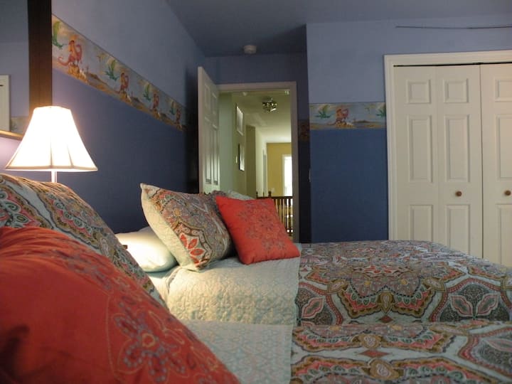 Blue Room (two double beds)