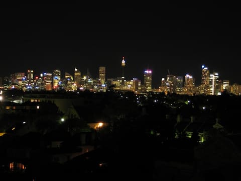 2BR Apt-CBD/Anzac Bridge/Mtn. Views