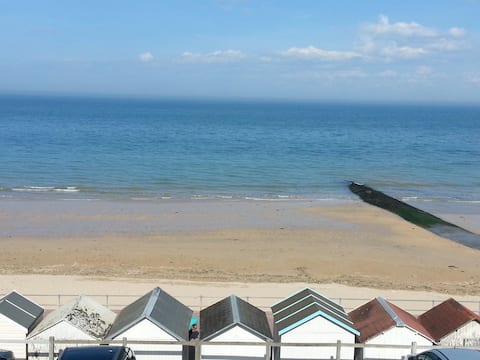 Popular Airbnb listing: Villa La Vague SEA FRONT in Luc Sur Mer
