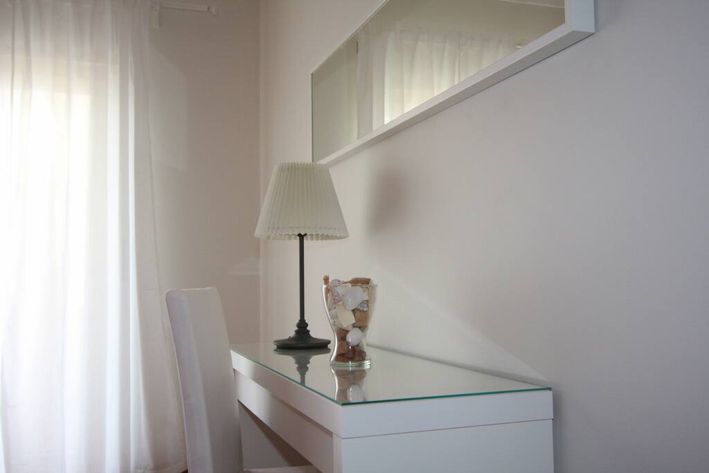 Grey-Room