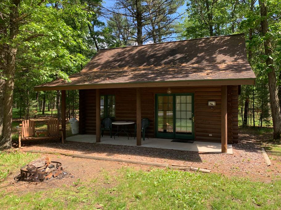 Dilly's Hatfield Resort Cabin (4) Cottages for Rent in Merrillan