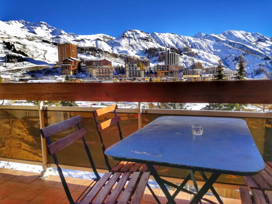 Balcon vue imprenable sur la station !!!