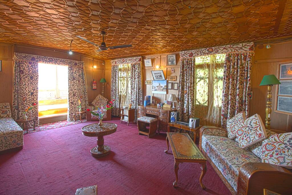 Sitting Room with WI-FI