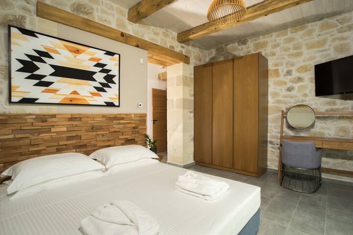 Villa Bespoke, sea view, heated pool, jacuzzi, 2BD gallery image 5