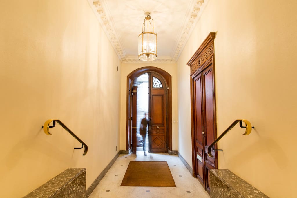 The spectacular marble lobby...